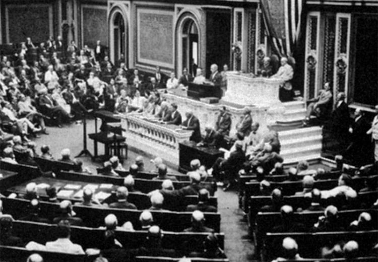 President Wilson before Congress, announcing the break in the official relations with Germany. February 3, 1917.